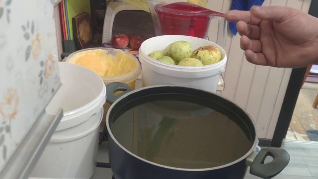 Моченые яблоки с медом , закваска антоновки с медом смотреть онлайн