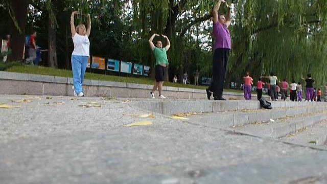 Цигун в Пекинском парке "Нефритовое озеро"  Ассоциация Даоинь России.