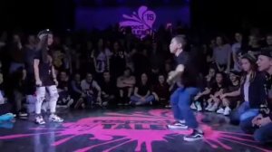 Они взорвали интернет, казашка и русский парень классно танцует