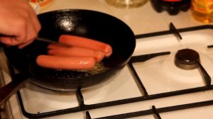 Ужин за 5 минут: сосиски с зеленым горошком