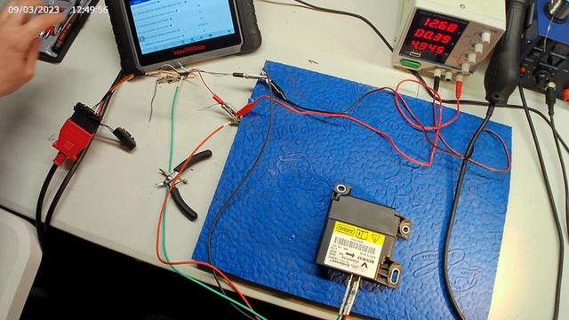 Test ecu airbag dacia logan type bench. Diagnóstico  unidad electrónica airbag conexión en banco.