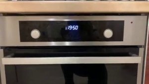 На плите не работает ( моргает) дисплей с часами. Whirlpool AKP 275 IX