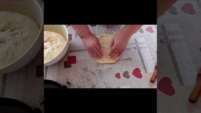 Слоенные булочки с посыпкой и ароматные булочки с корицей!!!Сдобное тесто...