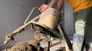 Часть1. Рабочий процесс укладки полусухой стяжки пола компании "СахПол".