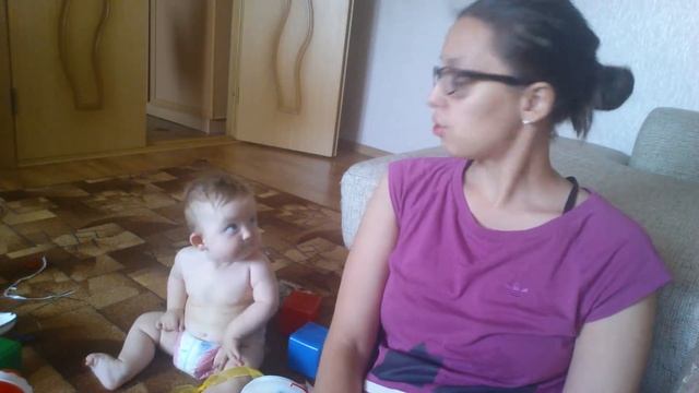 Ребенку 8 месяцев. Развитие, умелки.