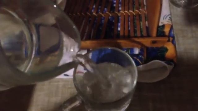 Как налить воду в стакан смотреть онлайн