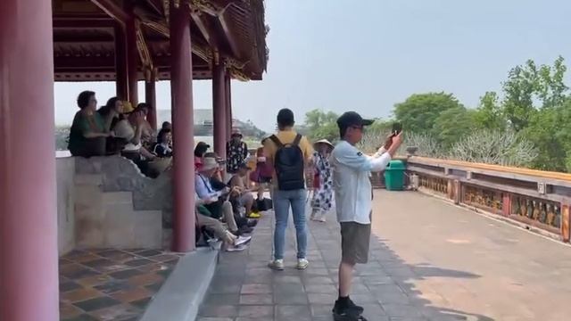 顺化京城~到越南国王住的地方走走 смотреть онлайн