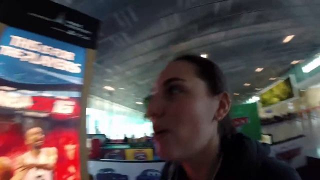 Пол дня в аэропорту Roissy-Charles-de-Gaulle смотреть онлайн