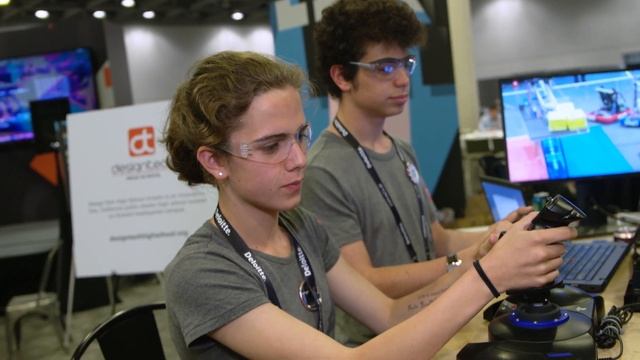 Design Tech Students Present Innovations at Oracle OpenWorld