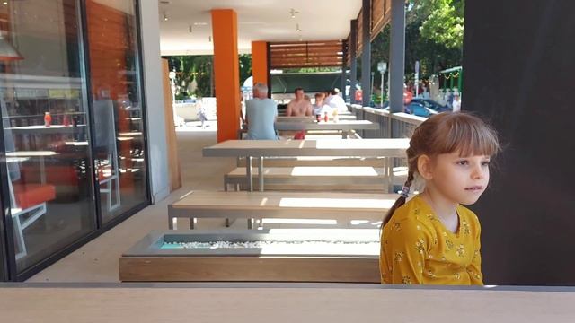 ВЛОГ КАТАЕМСЯ на ЭЛЕКТРО ВЕЛОМОБИЛЕ продолжаем гулять по набережной на отдыхе в Геленджике
