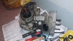 Как разобрать закисший цилиндр с мотора от иж-планета 5