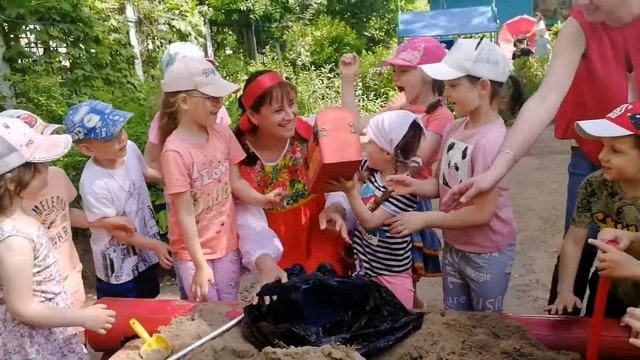 Квест- игра "В поисках флага", приуроченная к празднованию государственного праздника "Дня России" смотреть онлайн