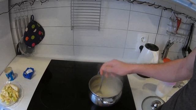 Манная каша. Как готовить манную кашу БЕЗ КОМКОВ. Манка с фруктами и сгущенкой смотреть онлайн