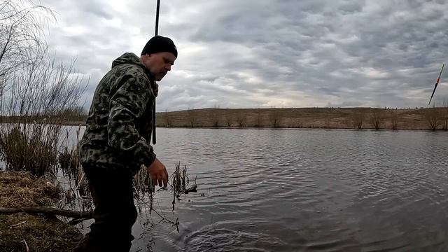 ХОРОШАЯ РЫБАЛКА НА ПОПЛАВОК 8 АПРЕЛЯ 2023 смотреть онлайн