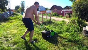 Обзор Газонокосилки GreenWorks за 3500р. Надолго ли? Первая стрижка и полив газона.