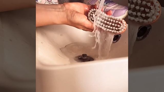 Лайфхак для дома как почистить подошву кроссовок смотреть онлайн