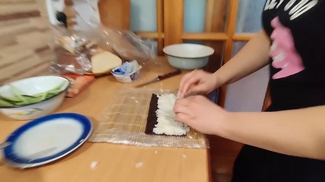 Суши роллы с курицей ,запеченые.Нашей семье понравились ! смотреть онлайн