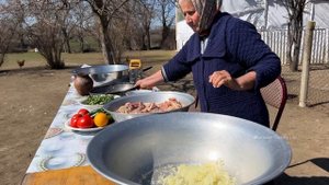 95 YEARS OLD CAUCASIAN GRANDMA COOKING BEST PILAF IN THE VILLAGE! RURAL COUNTRY LIFE