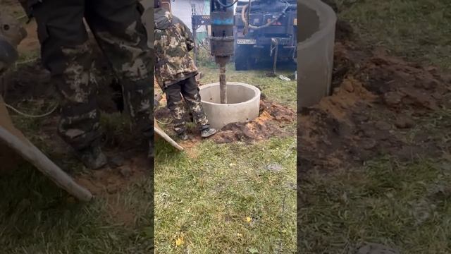 Колодец в плывуне ?♂️?!!! Бурение колодца машиной в Москве и Московской области! Копка колодца!!