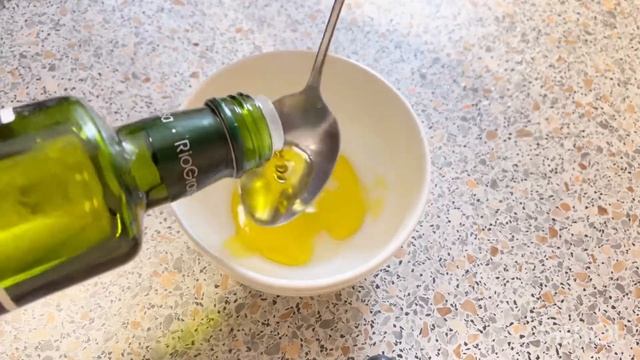 Легкий салат с грушей и голубым сыром.