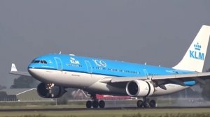 Большие Самолеты садятся в Европе аэропорт Амстердама. Красивое Видео посадка большого самолета