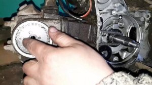 Мопед Альфа (Дельта) ("колхозник") гремит цепь ГРМ сорвало ролик ремонт корзина сцепления часть 2