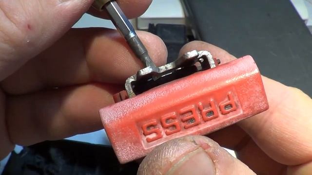 как разобрать замок ремня безопасности рено смотреть онлайн