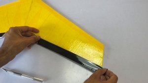 Летающее радиоуправляемое крыло с коллекторным двигателем