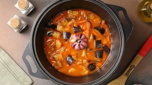 Плов из круглозёрного риса со свиной грудинкой и овощами