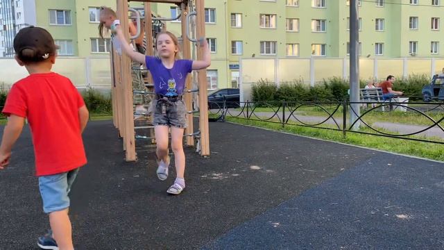 Учимся на скакалке прыгать. Шесть лет смотреть онлайн