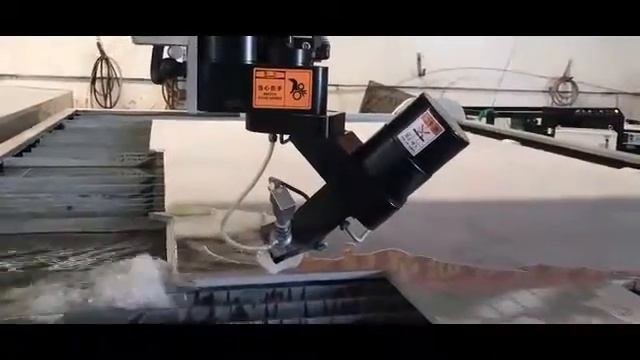 Работа станка гидроабразивной резки