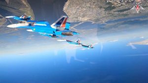Экипажи «Русских Витязей» выполнили воздушный показ в честь Дня города Сургута

В авиационном шоу в