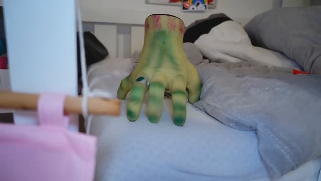 Уэнздей и Энид не Поделили Комнату! смотреть онлайн