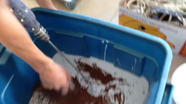 ПОКРАСКА СТЕН - СМЕШИВАНИЕ КРАСКИ С КОЛОРОМ! СВОИМИ РУКАМИ! (#Стройка Руками) смотреть онлайн