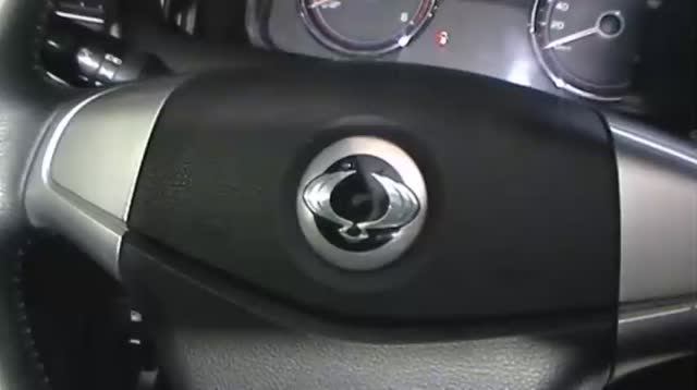 «SsangYong» частичный разбор средней консоли. Установка вольтметра и USB выхода.mp4 смотреть онлайн