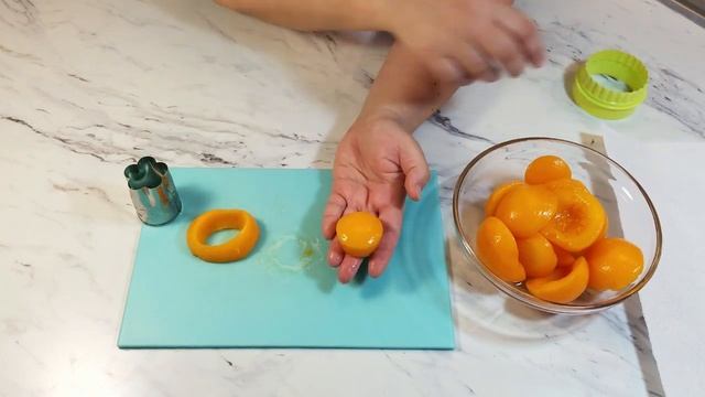 РЕЦЕПТ ВКУСНОГО ДОМАШНЕГО ПЕЧЕНЬЯ С ГЛАЗУРЬЮ И ФРУКТАМИ .