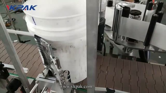 автоматическая машина для наклеивания этикеток на ведра
