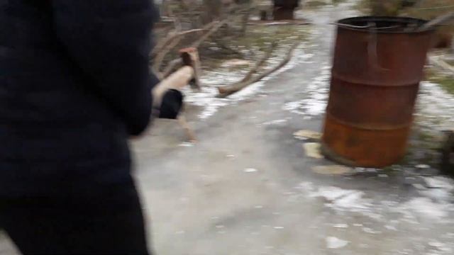 ЧЕМ ЛУЧШЕ РАЗБИТЬ ЛЕД?кувалдой,ломом или топором? смотреть онлайн