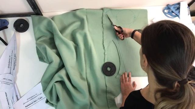 Шьём ДЕТСКИЙ ЗИМНИЙ КОМБИНЕЗОН в прямом эфире. Часть 1 Собрать выкройку и раскроить ткань. смотреть онлайн