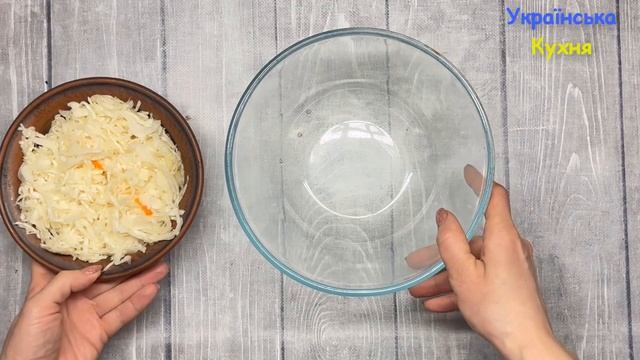 Простий салат з квашеною капустою та грибами/Рецепт салату на кожен день) смотреть онлайн