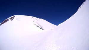 20) Тропа с косой полки на седловину Эльбруса