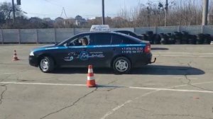 Упражнение "параллельная парковка" на автодроме автошколы "МИКС"