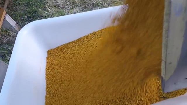 Получение и переработка пыльцы на пасеке (Селин Гобэн, Франция) смотреть онлайн