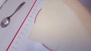 Пирожки с яблоками из слоеного теста в духовке. Мягкие, хрустящие, тающие во рту.