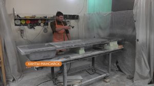 Житель Ханты-Мансийска открыл единственную в Югре мастерскую по изготовлению мебели из бетона