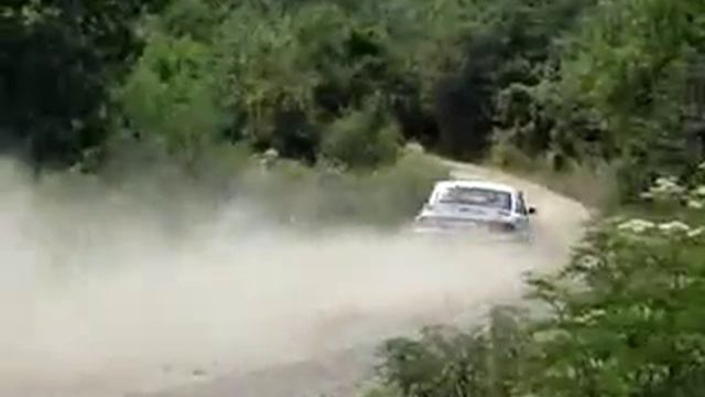 Он едет, а она не едет.flv смотреть онлайн