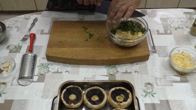 Шампиньоны с творожно-сырной начинкой/ Champignons with cheese