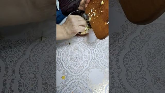 ЧЕЧНЯ! ВСЕМ САЛАМ! СЕГОДНЯ БУДЕМ ГОТОВИТЬ САЛАТ! ЛЁГКИЙ БЕЗ ПОНТОВ И ФАНАТИЗМА!!! смотреть онлайн