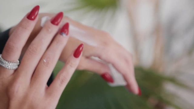 Крем для рук МАНТИНГ. Для ухода и защиты кожи рук. смотреть онлайн