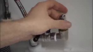Установка фильтра для воды eSpring под мойку